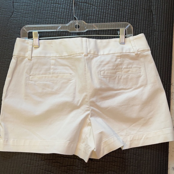 Brand new never been worn Loft white shorts - Picture 2 of 3